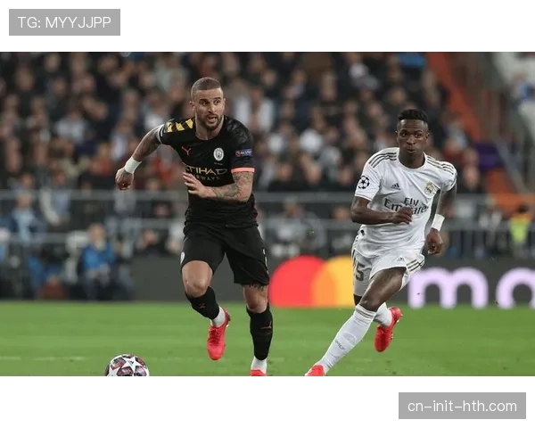 巴黎赛前训练重点演练角球战术,应对里昂高空防线